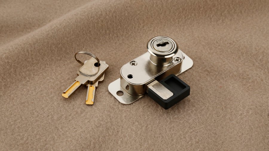 Center Lock